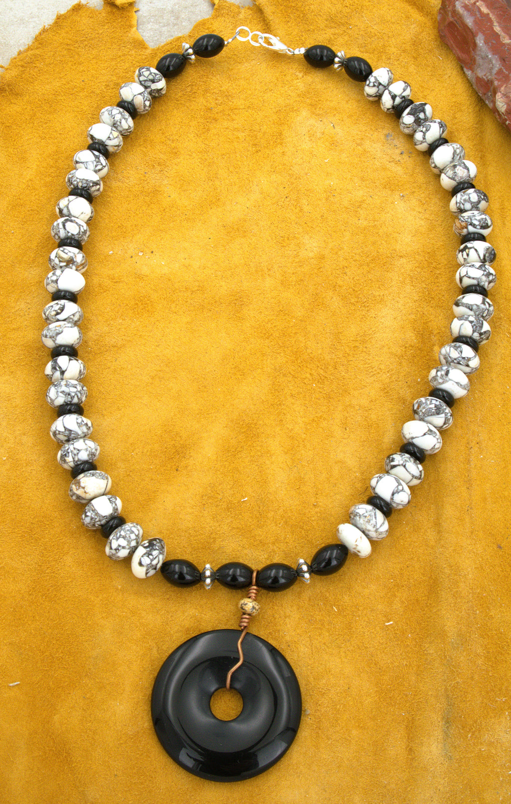 19.5" White Buffalo Turquoise Necklace NN05