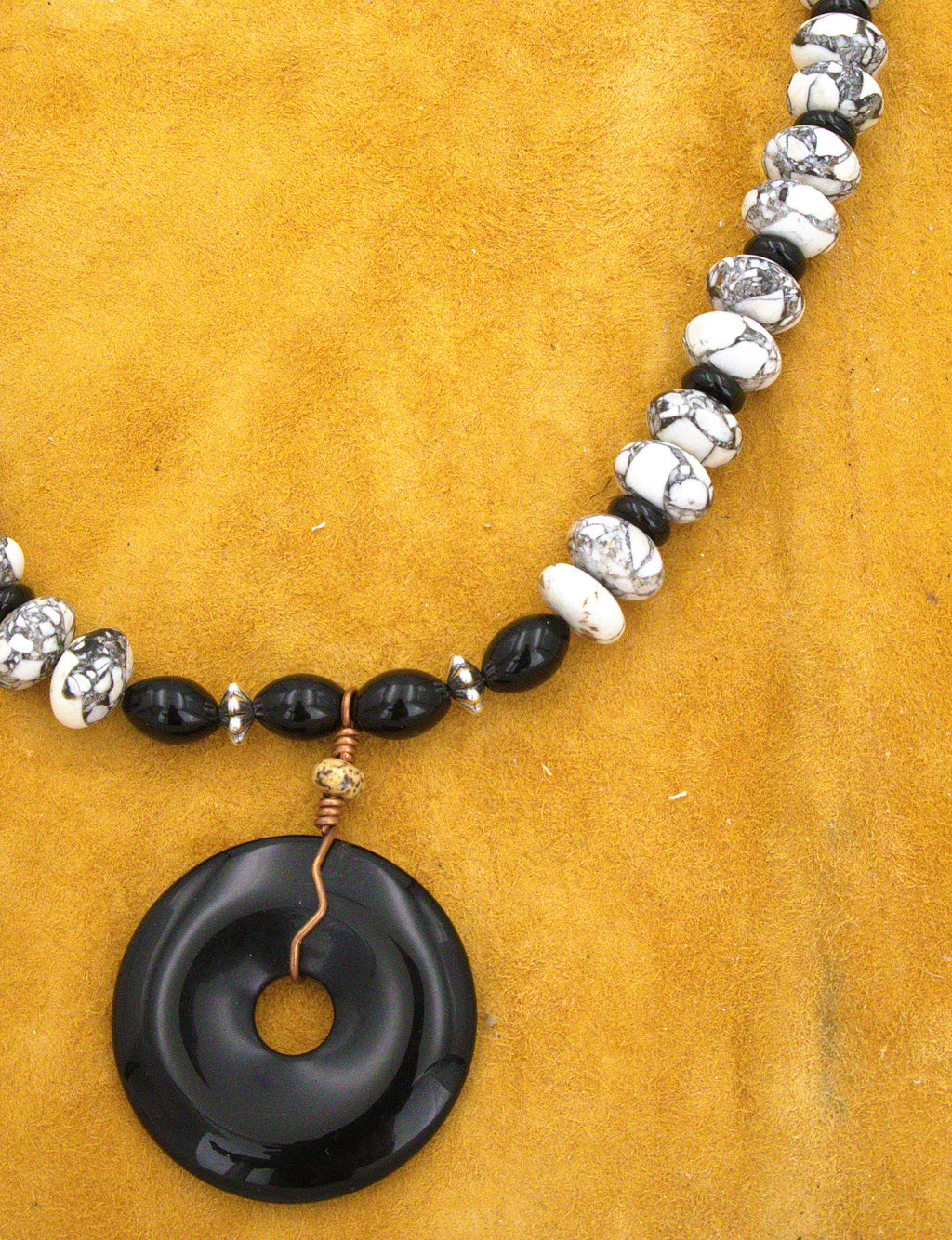 19.5" White Buffalo Turquoise Necklace NN05