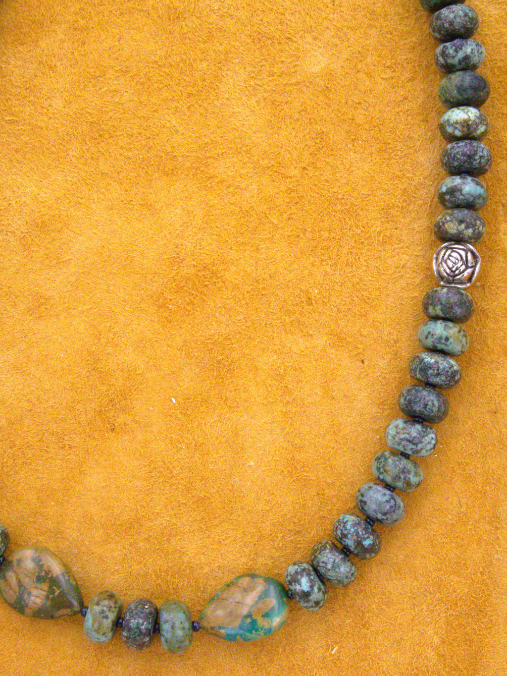 Green Turquoise Rondel necklace 17" NN24